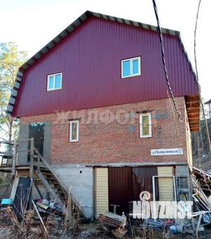 Дом 180м², 3-этажный, участок 10 сот.  