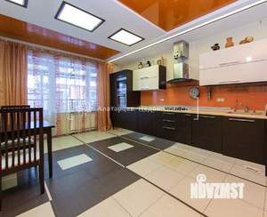 Дом 280м&sup2;, 3-этажный, участок 11 сот.  