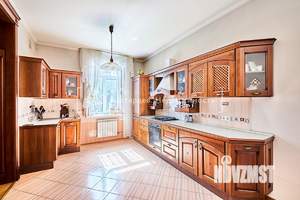 Дом 279м², 2-этажный, участок 10 сот.  