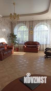 Дом 270м², 3-этажный, участок 10 сот.  