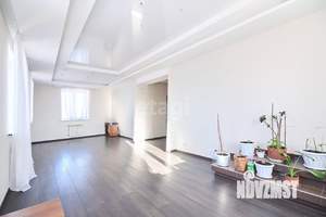 Коттедж 450м², 2-этажный, участок 10 сот.  