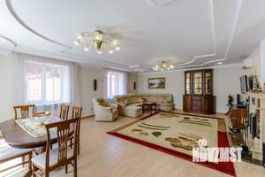 Коттедж 442м&sup2;, 3-этажный, участок 10 сот.  