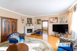 Дом 379м&sup2;, 3-этажный, участок 11 сот.  