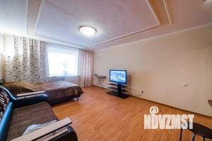 1-к квартира, посуточно, 42м2, 4/10 этаж