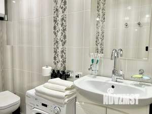 Студия квартира, посуточно, 53м2, 1/5 этаж