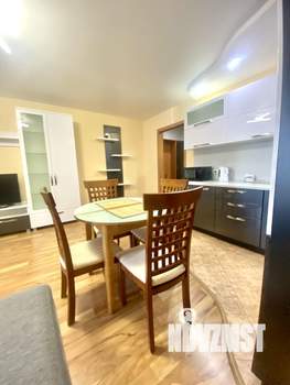 Студия квартира, посуточно, 40м2, 3/18 этаж