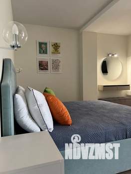 Студия квартира, посуточно, 38м2, 1/10 этаж