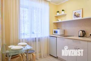 Студия квартира, посуточно, 31м2, 1/5 этаж