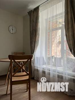 Студия квартира, посуточно, 38м2, 1/10 этаж