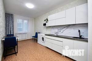 Студия квартира, посуточно, 40м2, 1/18 этаж