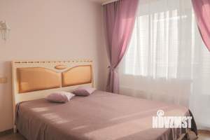 1-к квартира, посуточно, 40м2, 7/10 этаж