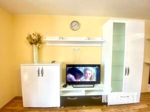 Студия квартира, посуточно, 42м2, 3/18 этаж