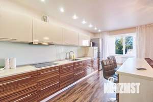 3-к квартира, посуточно, 120м2, 1/1 этаж