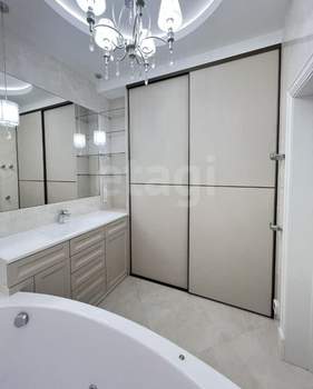 4-к квартира, вторичка, 150м2, 4/5 этаж