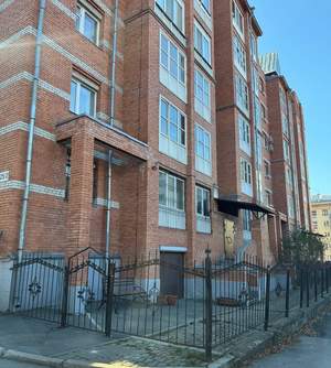 2-к квартира, вторичка, 66м2, 1/6 этаж