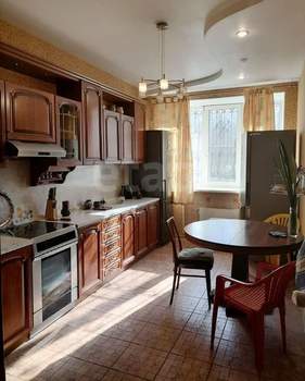 3-к квартира, вторичка, 100м2, 1/7 этаж