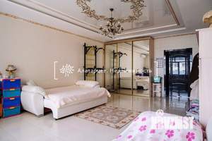 4-к квартира, вторичка, 142м2, 4/5 этаж