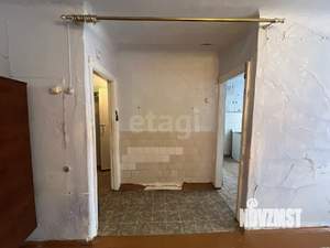 2-к квартира, вторичка, 42м2, 1/4 этаж