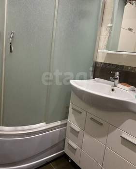 3-к квартира, вторичка, 64м2, 4/17 этаж