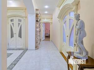 4-к квартира, вторичка, 179м2, 1/6 этаж