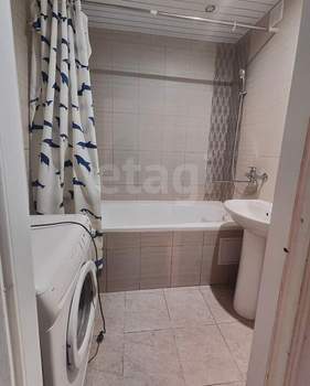 2-к квартира, вторичка, 61м2, 1/17 этаж